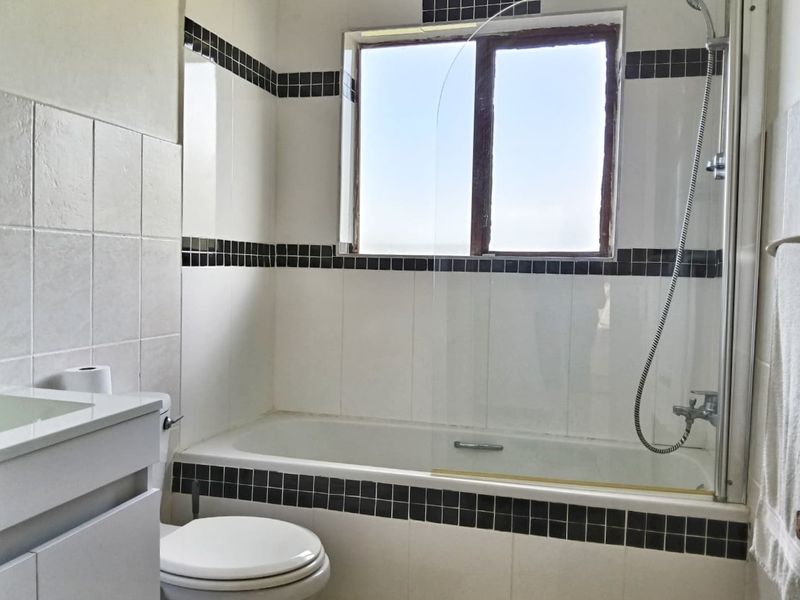 Tranquil Family Haven in the Heart of Birdswood - Photo 9