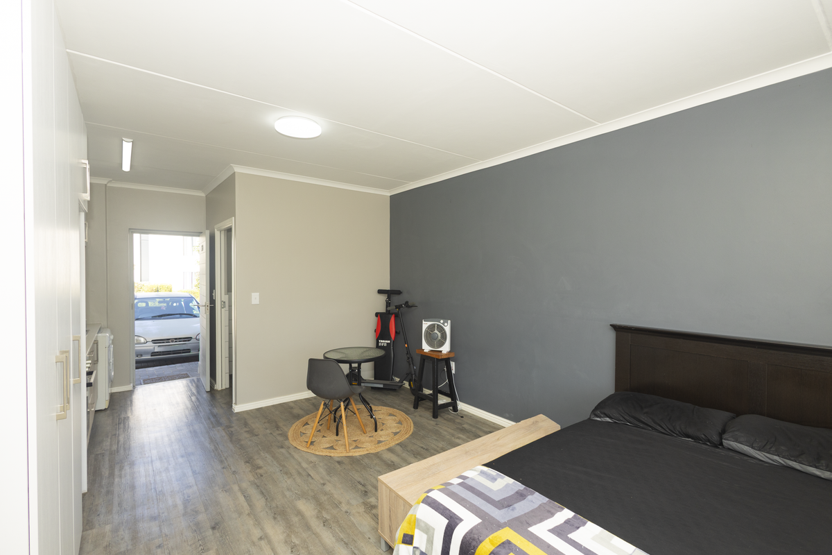 Charming studio apartment in Haasendal, Kuils River—perfect for first-time buyers or investors - Photo 5