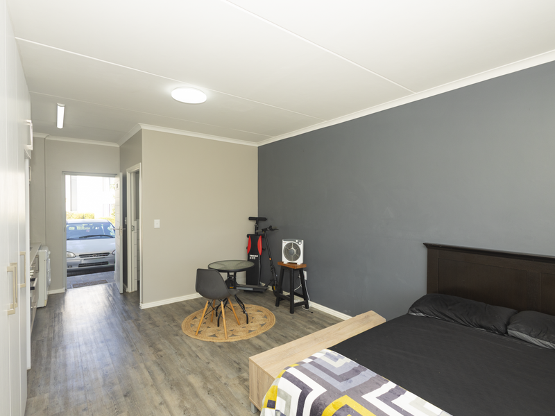 Charming studio apartment in Haasendal, Kuils River—perfect for first-time buyers or investors - Photo 5