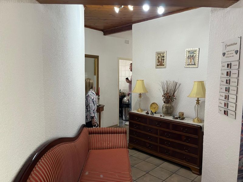 Lovely, Spacious Family Home in a Secure Boomed Area of Edenglen - Photo 6