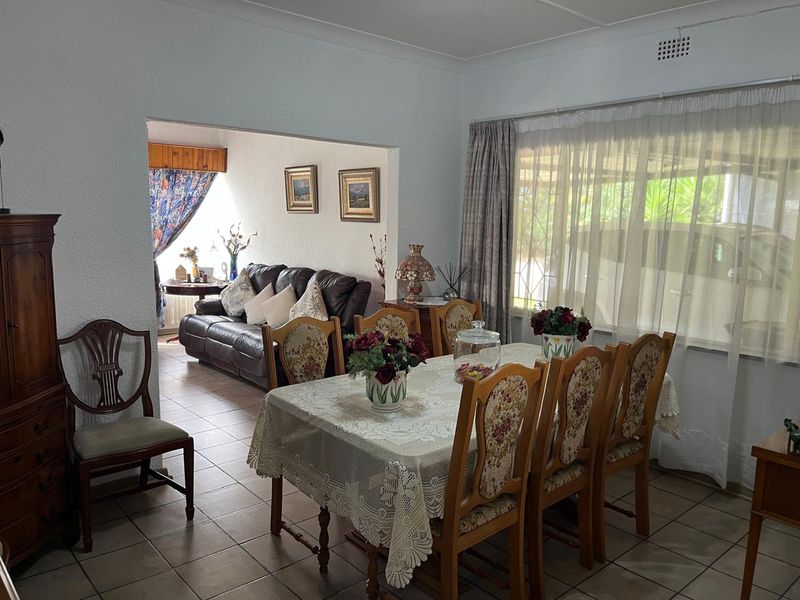 Lovely, Spacious Family Home in a Secure Boomed Area of Edenglen - Photo 8