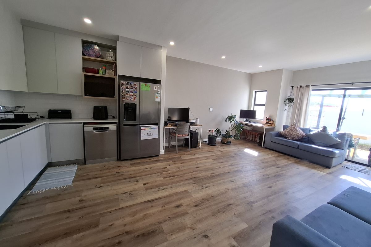 Modern 4 Bedroom Townhouse to Rent in Sandown, Blouberg – Secure Estate Living - Photo 2