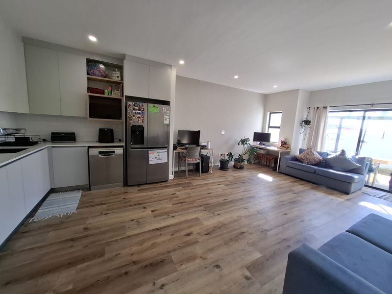 Modern 4 Bedroom Townhouse to Rent in Sandown, Blouberg – Secure Estate Living - Photo 2