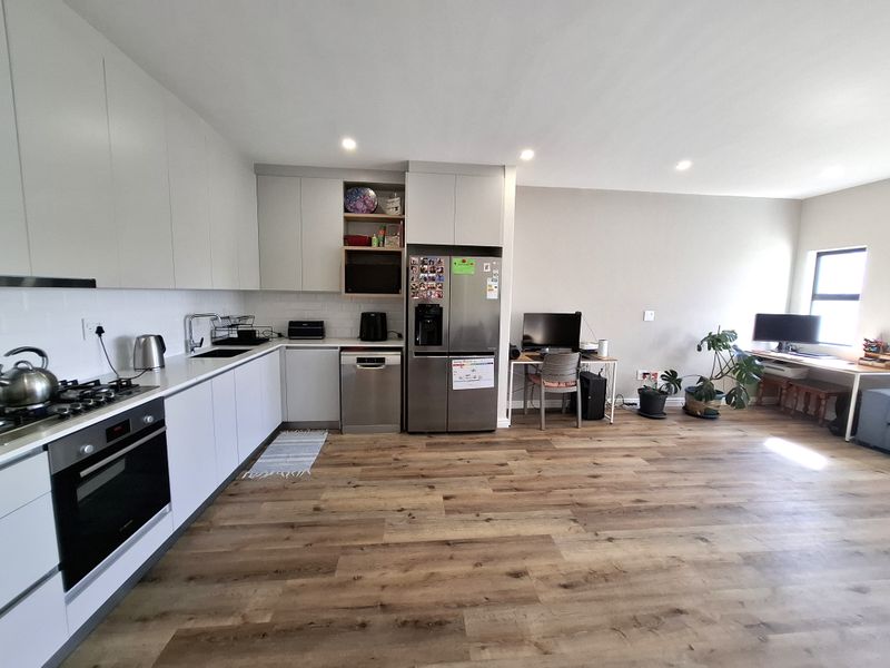 Modern 4 Bedroom Townhouse to Rent in Sandown, Blouberg – Secure Estate Living - Photo 7