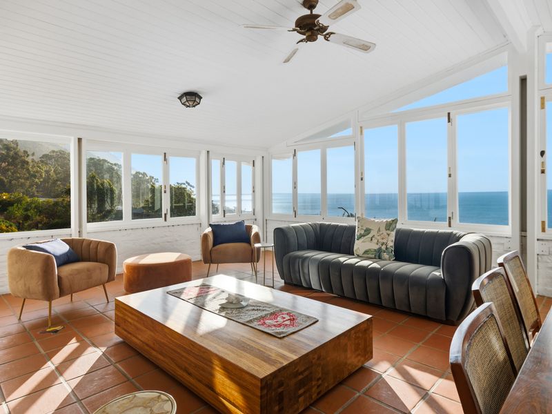 Elevated Ocean Living: Short-Term Coastal Retreat - Photo 6