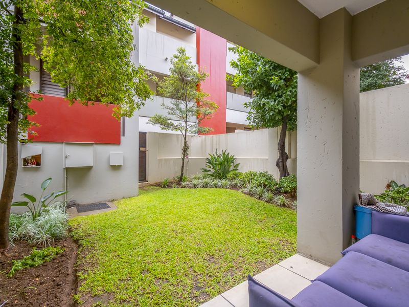 Garden apartment in Sunset Boulevard, Lonehill - Photo 10