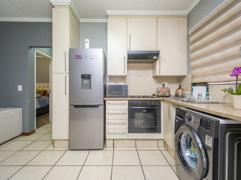 Garden apartment in Sunset Boulevard, Lonehill - Photo 7