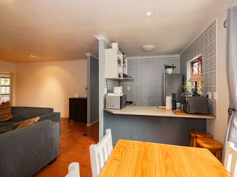 Charming 3 bedroom home with double garage and enclosed back garden - Photo 8