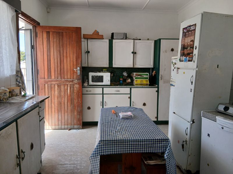 Spacious Family Home with Huge Yard and Development Potential. - Photo 8