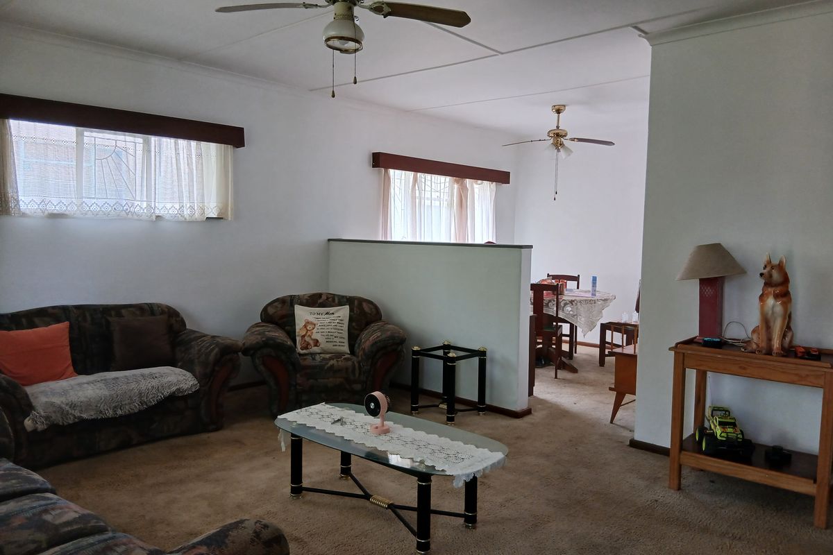 Spacious Family Home with Huge Yard and Development Potential. - Photo 5