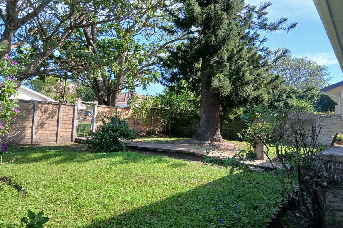 Spacious Family Home with Huge Yard and Development Potential. - Photo 2