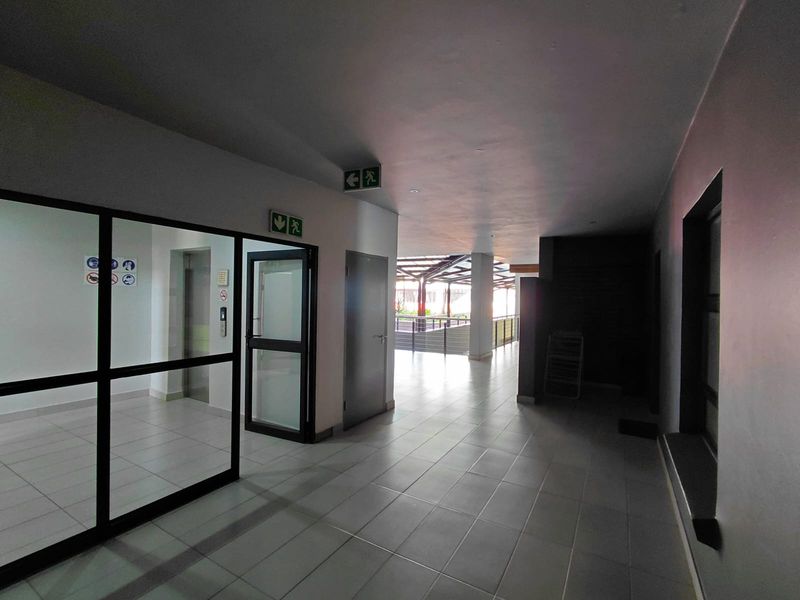 Spacious, Neat and modern 3 Bedroom apartment - Photo 8