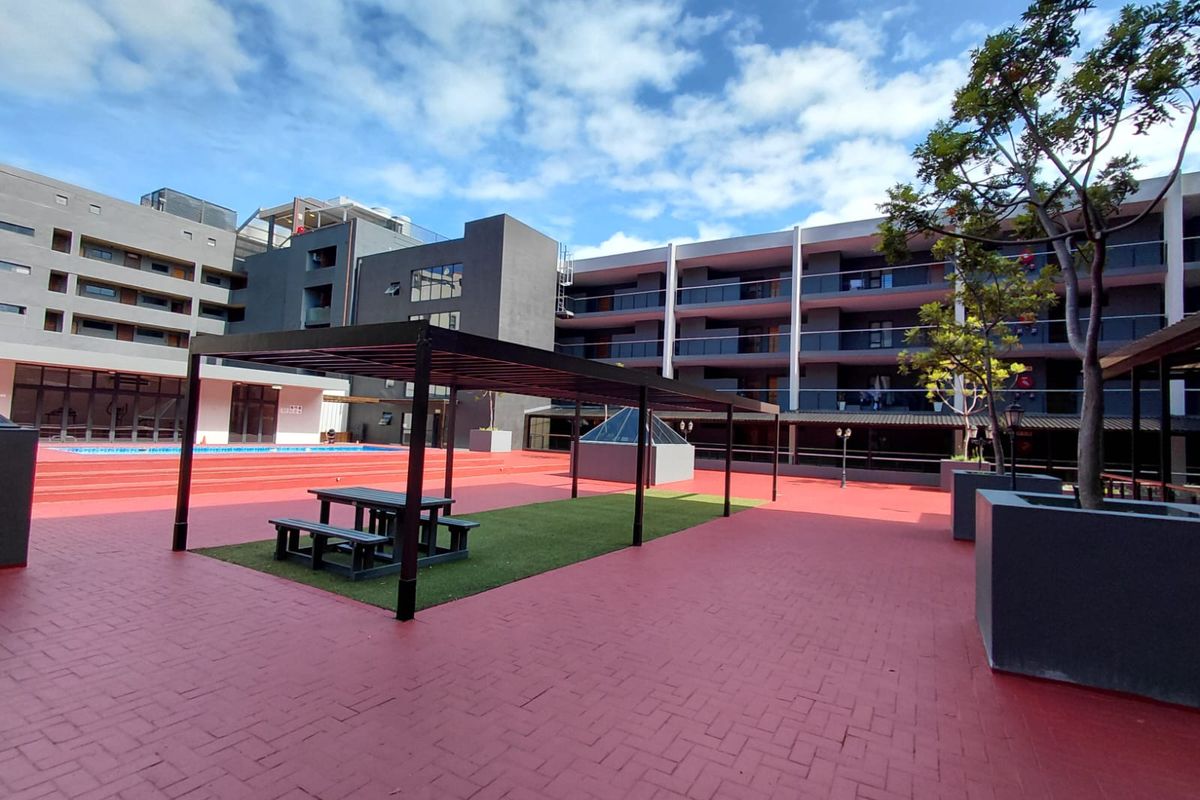 Spacious, Neat and modern 3 Bedroom apartment - Photo 2