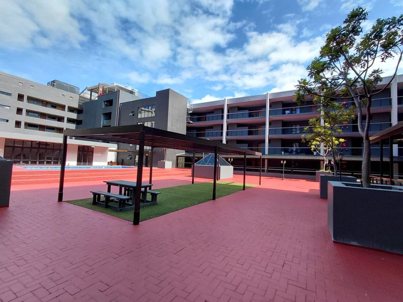 Spacious, Neat and modern 3 Bedroom apartment - Photo 2