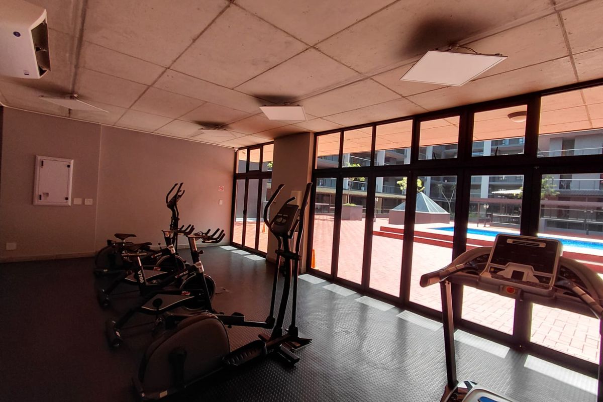 Spacious, Neat and modern 3 Bedroom apartment - Photo 4