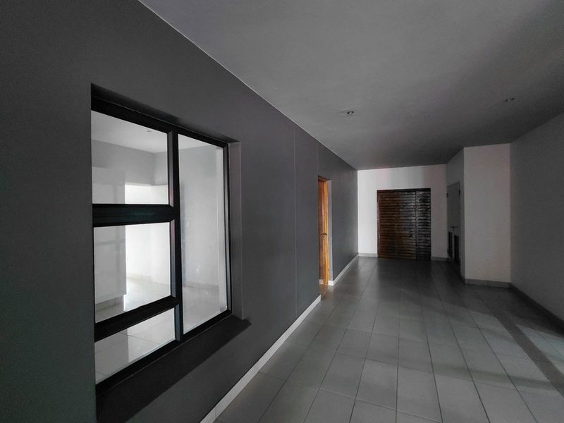 Spacious, Neat and modern 3 Bedroom apartment - Photo 9