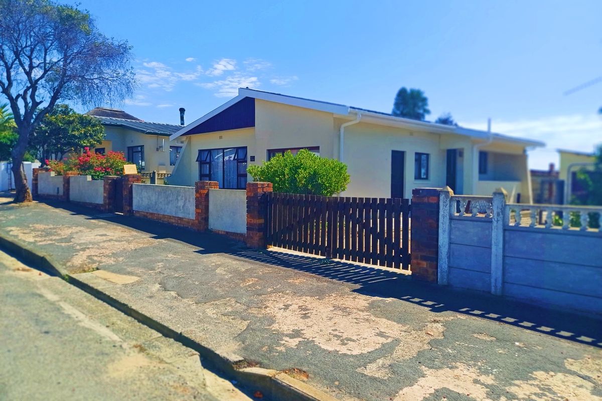 Spacious 3-Bedroom Home to Rent in Bredasdorp - Photo 2