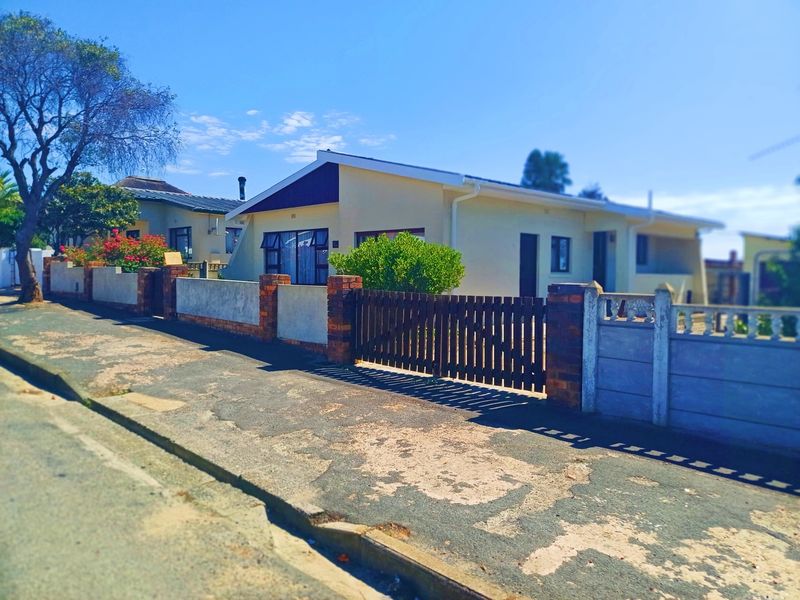 Spacious 3-Bedroom Home to Rent in Bredasdorp - Photo 2
