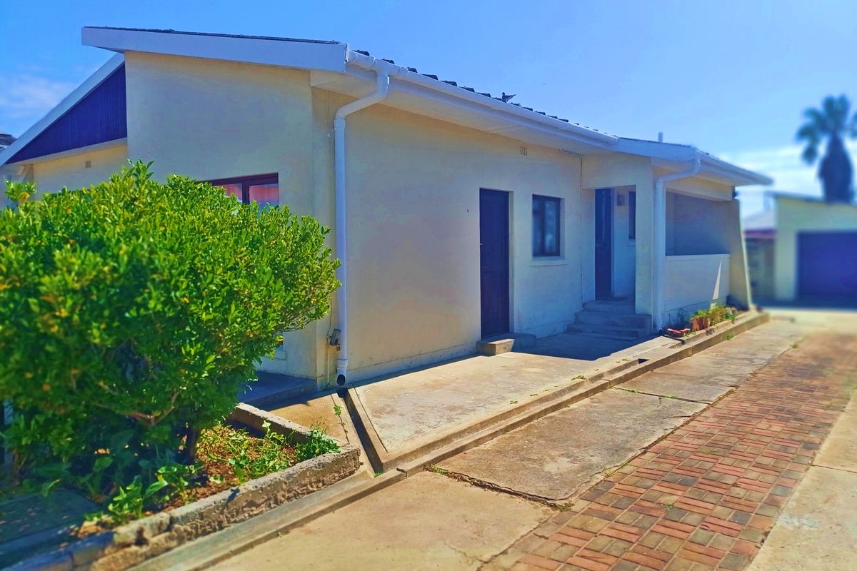 Spacious 3-Bedroom Home to Rent in Bredasdorp - Photo 3