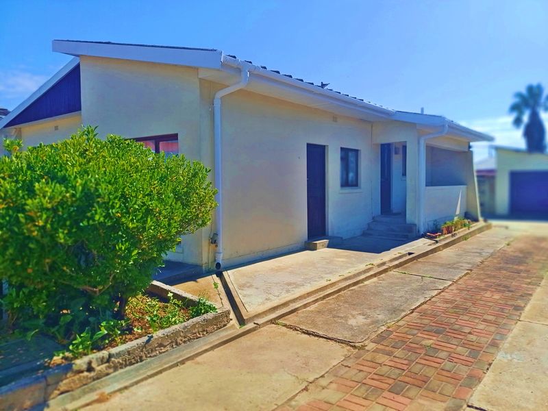 Spacious 3-Bedroom Home to Rent in Bredasdorp - Photo 3
