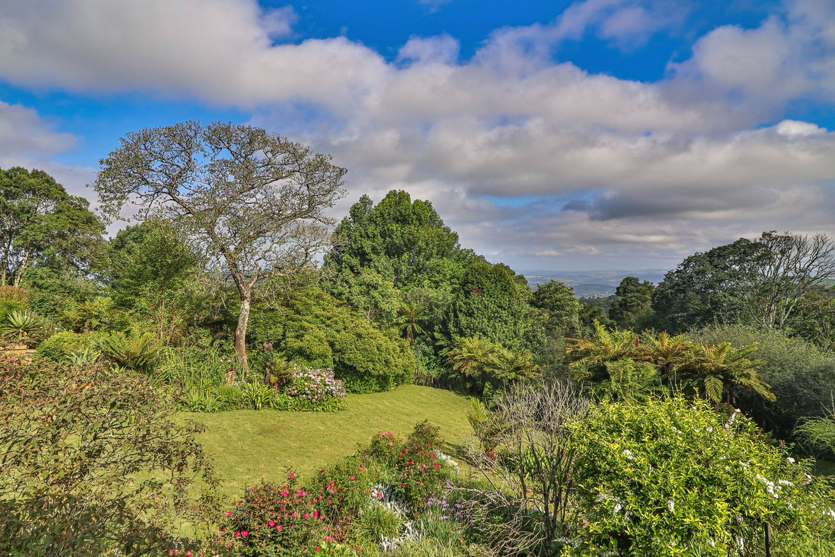 Stylish Living / Exceptional Views / Premium Position / Income Potential. - Photo 3