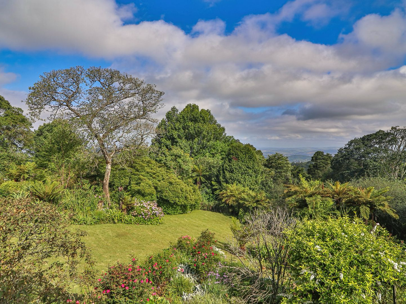 Stylish Living / Exceptional Views / Premium Position / Income Potential. - Photo 3