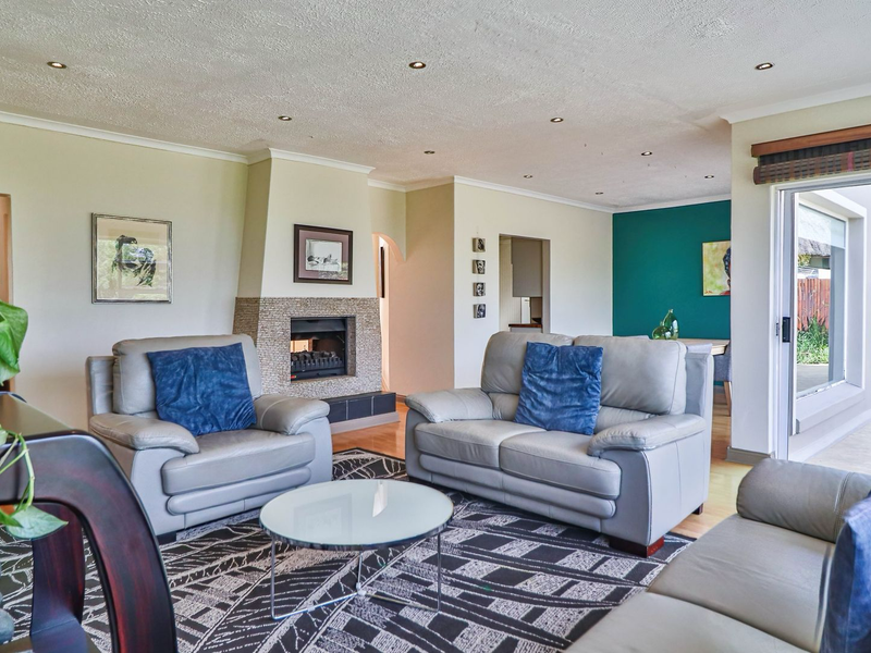 Stylish Living / Exceptional Views / Premium Position / Income Potential. - Photo 10