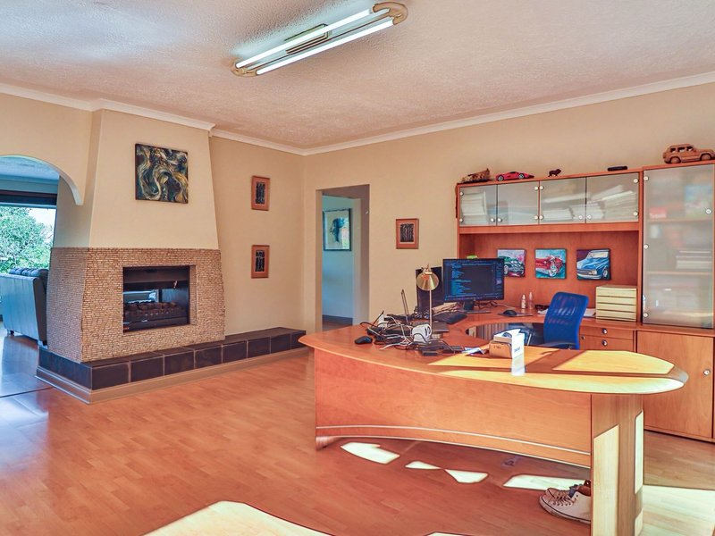 Stylish Living / Exceptional Views / Premium Position / Income Potential. - Photo 9