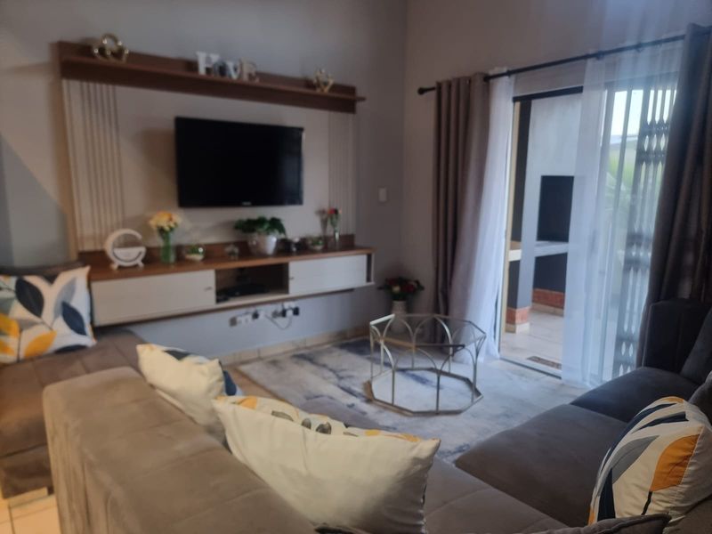 Townhouse For Sale In Rustenburg - Photo 5