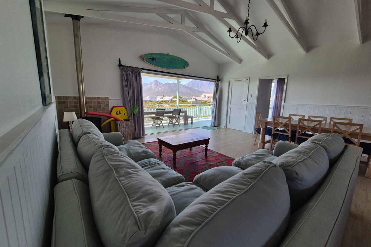 Elevated Coastal Living with Sea & Mountain Views - Photo 3