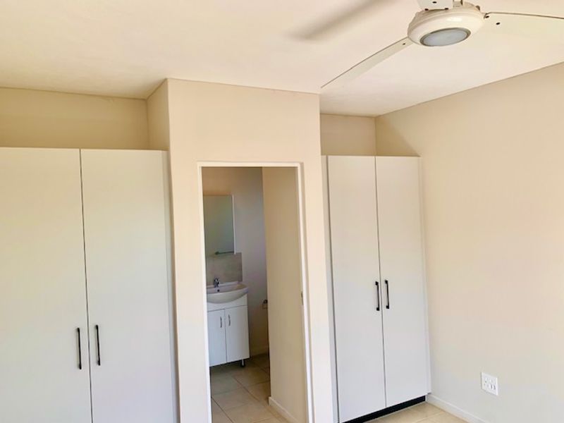 MODERN LIVING, 2 BEDROOM, 2 BATHROOM APARTMENT, DOUBLE SECURITY ACCESS ESTATE, AVAILABLE IMEDIATELY - Photo 10