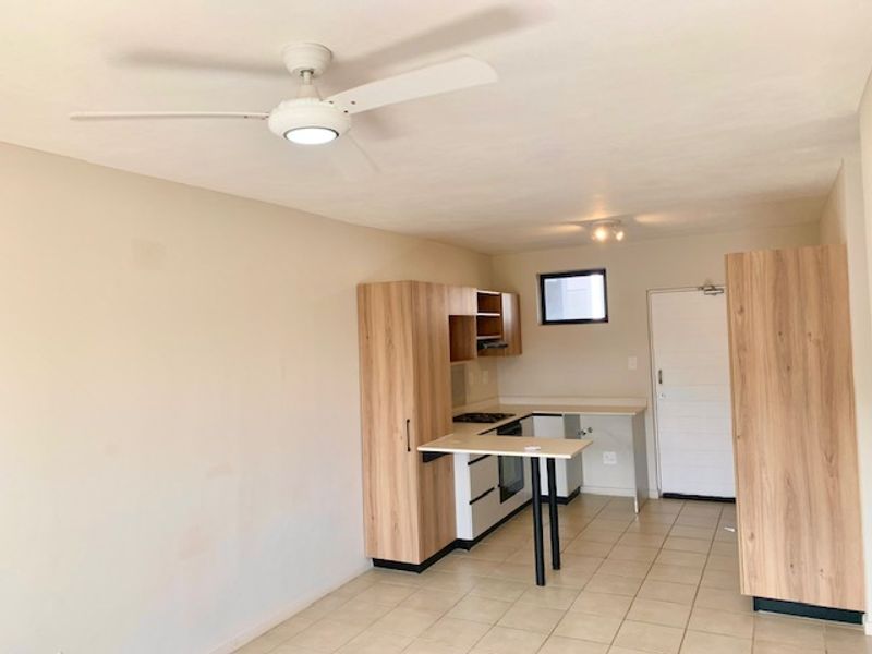 MODERN LIVING, 2 BEDROOM, 2 BATHROOM APARTMENT, DOUBLE SECURITY ACCESS ESTATE, AVAILABLE IMEDIATELY - Photo 9