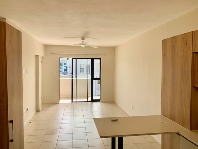 MODERN LIVING, 2 BEDROOM, 2 BATHROOM APARTMENT, DOUBLE SECURITY ACCESS ESTATE, AVAILABLE IMEDIATELY - Photo 8