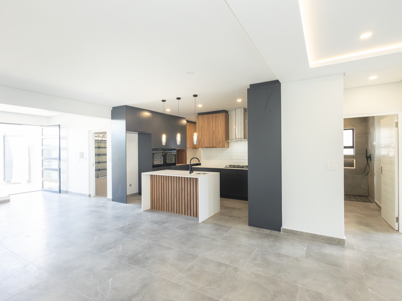 Newly Constructed 4 Bed Family Home! - Photo 2