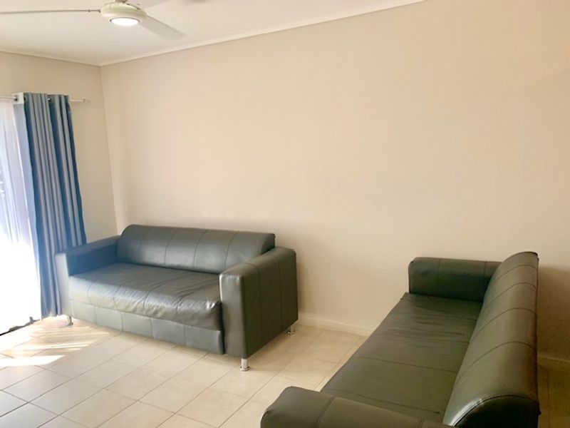 STYLISH 3RD FLOOR, 2 BEDROOM, 2 BATHROOM APARTMENT - FULLY FURNISHED WITH MODERN APLIANCES - Photo 9