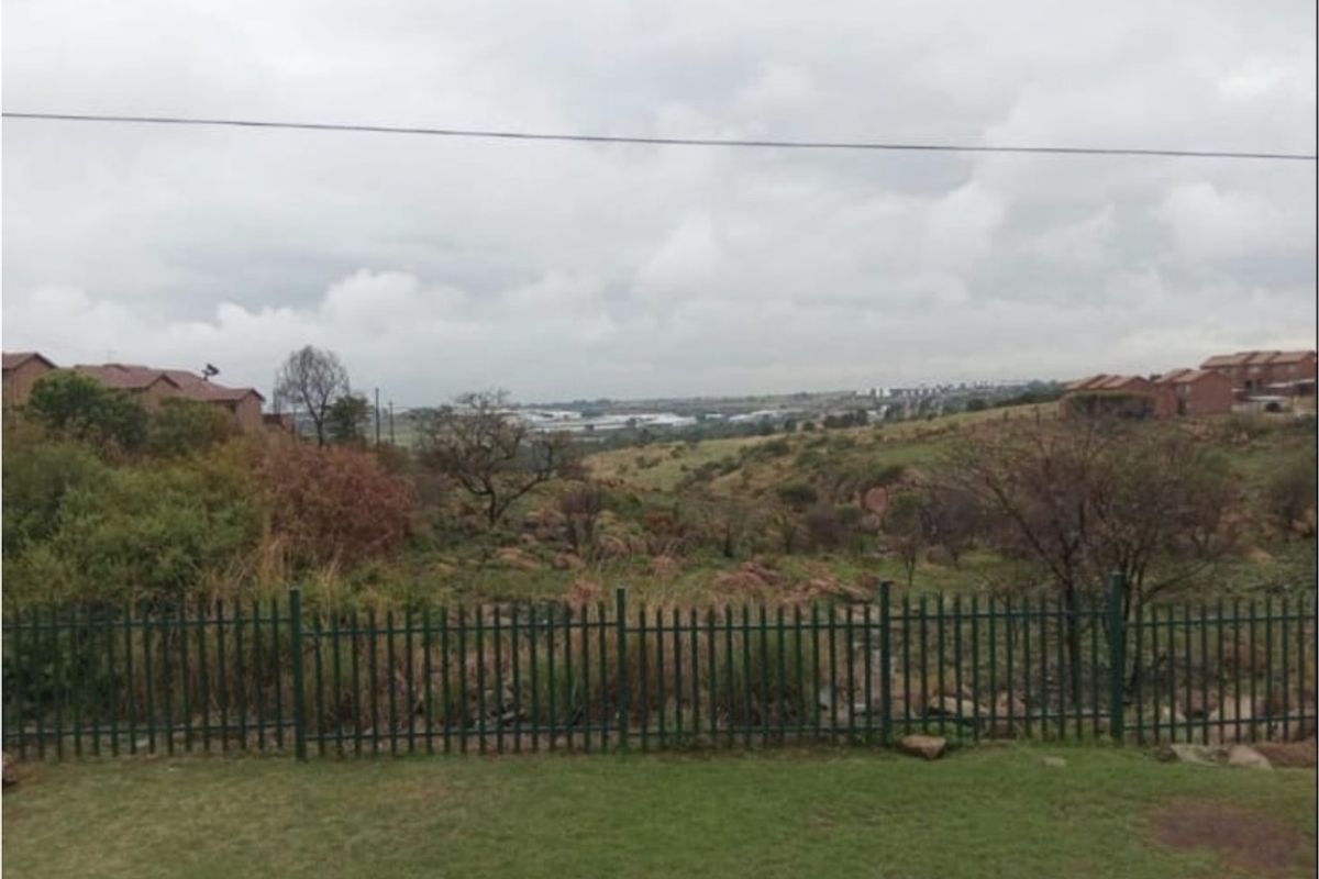 Secure, Stylish & Surrounded by Nature – Cane Creek Living at Its Best - Photo 3