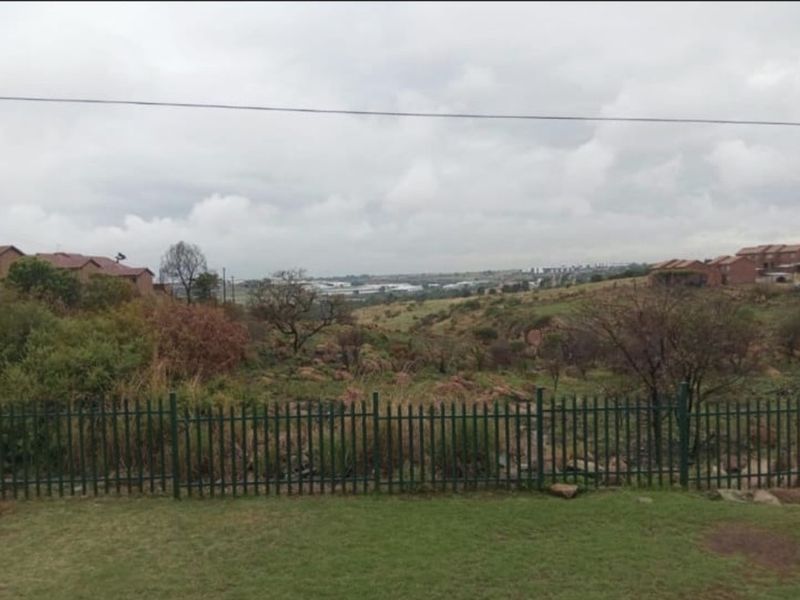 Secure, Stylish & Surrounded by Nature – Cane Creek Living at Its Best - Photo 3