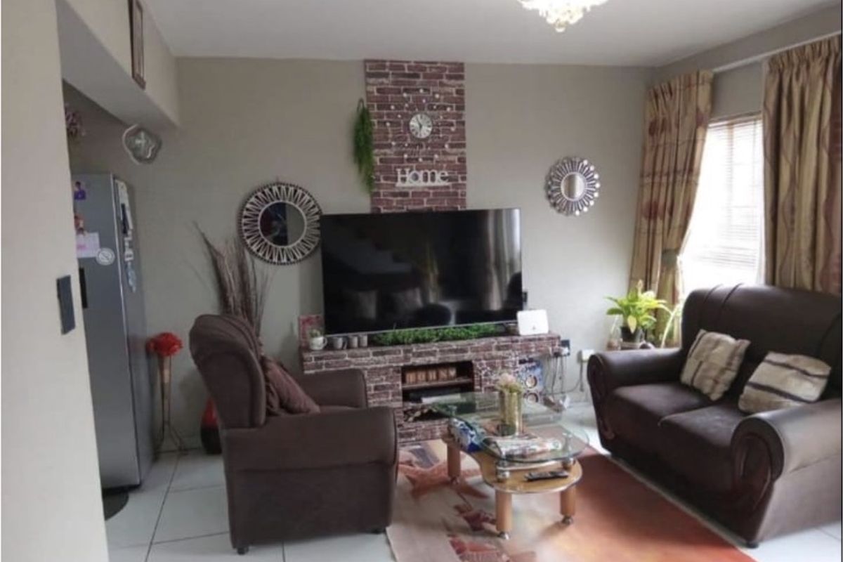 Secure, Stylish & Surrounded by Nature – Cane Creek Living at Its Best - Photo 5