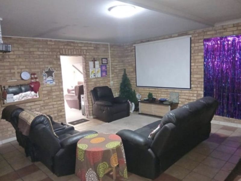 Secure, Stylish & Surrounded by Nature – Cane Creek Living at Its Best - Photo 9