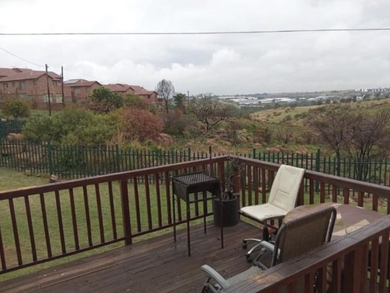 Secure, Stylish & Surrounded by Nature – Cane Creek Living at Its Best - Photo 2