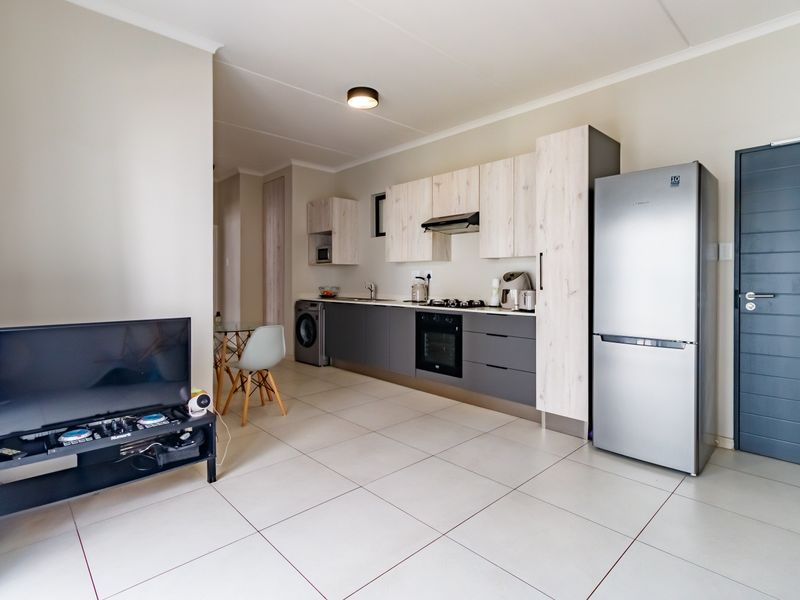 Modern 2-Bedroom Apartment in Prime Midrand Location – 93 on New - Photo 2