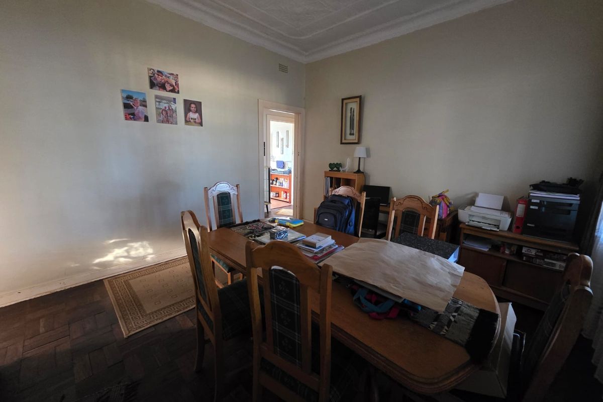 Warm & Welcoming Family Home in a Secure, Convenient Location - Photo 5