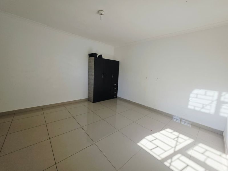 Exceptional 9-Bedroom Investment Property with Income-Generating Potential - Photo 5