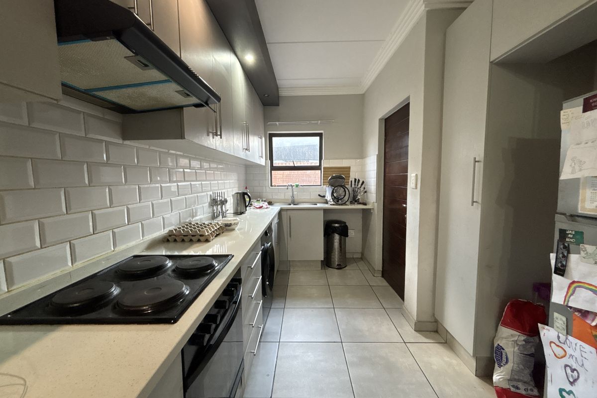 Modern Ground Floor Living in The Views, Boksburg - Photo 5