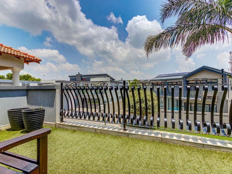 Spacious Family Living in Sought-After Sunward Park with Entertainer’s Appeal & Top Security - Photo 3