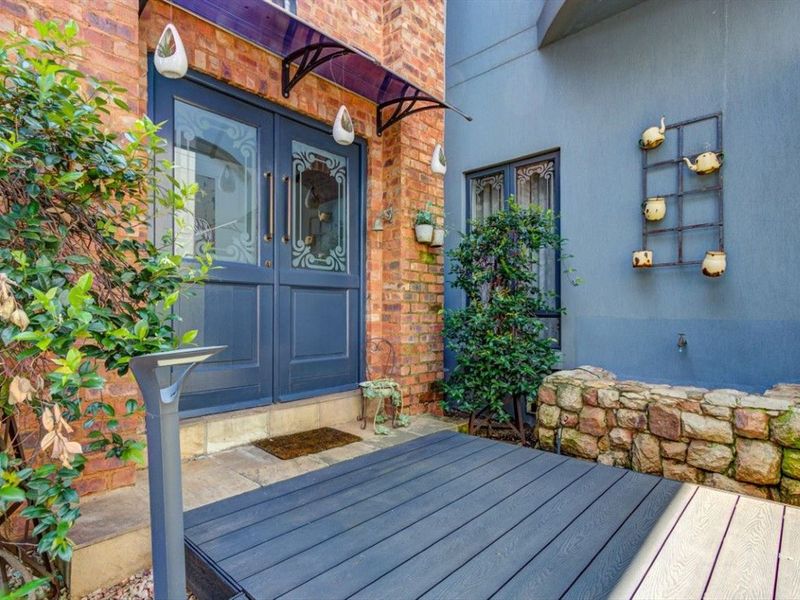 Spacious Family Living in Sought-After Sunward Park with Entertainer’s Appeal & Top Security - Photo 8