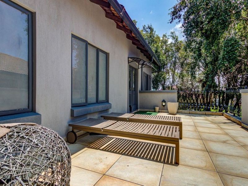 Spacious Family Living in Sought-After Sunward Park with Entertainer’s Appeal & Top Security - Photo 5