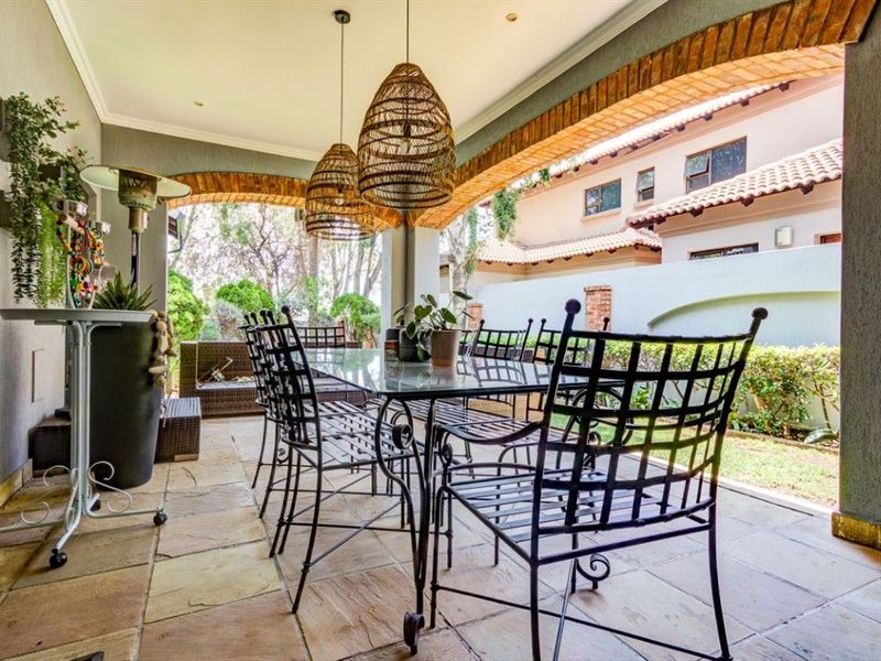 Spacious Family Living in Sought-After Sunward Park with Entertainer’s Appeal & Top Security - Photo 6