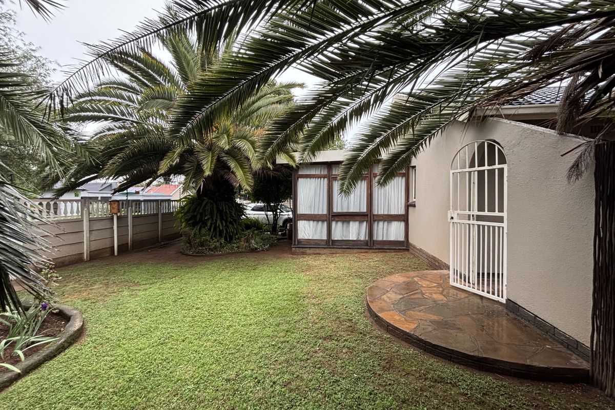 Spacious Family Home with Pool, Lapa and Flatlet in Witkoppie Ridge - Photo 4