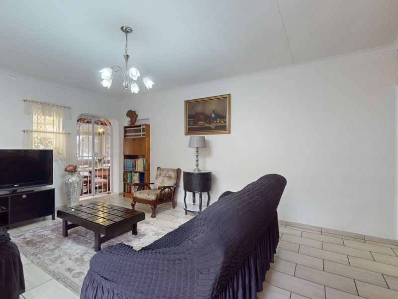 Spacious Family Home with Pool, Lapa and Flatlet in Witkoppie Ridge - Photo 10